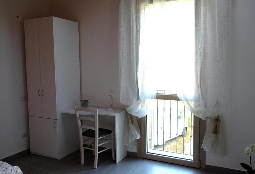 اتاق استاندارد سه نفره, Il Leccio