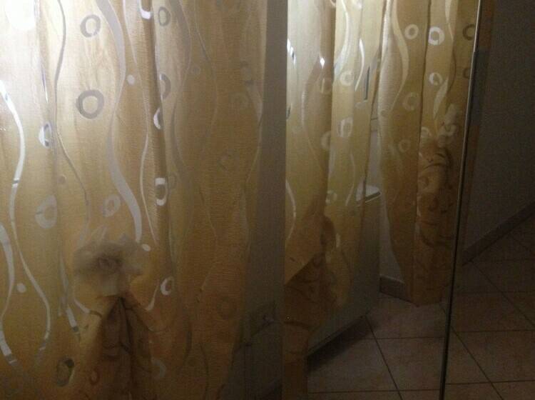 标准间, Mirage B&b