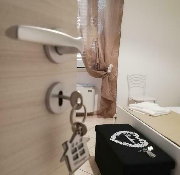标准间, Mirage B&b