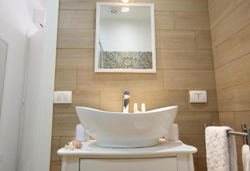 Четырехместный Номер Стандарт с Балконом, Suliscenti Dimora Siciliana B&b