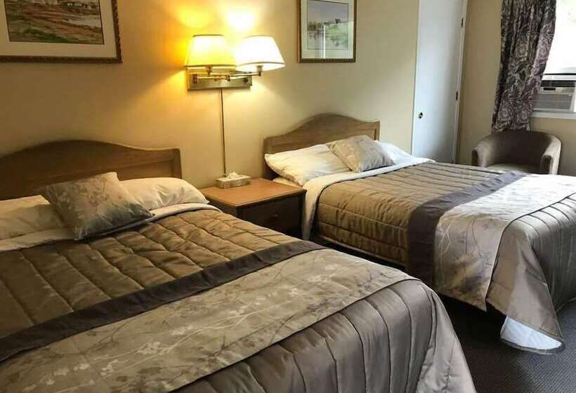 带2个双人床的标准工作室, Coastal Inn   Kingfisher