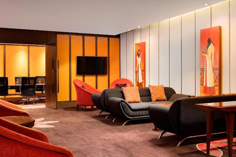 استودیو کلوب, Sheraton Saigon Grand Opera