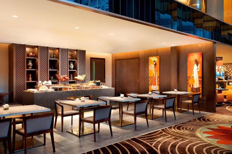 استودیو کلوب, Sheraton Saigon Grand Opera