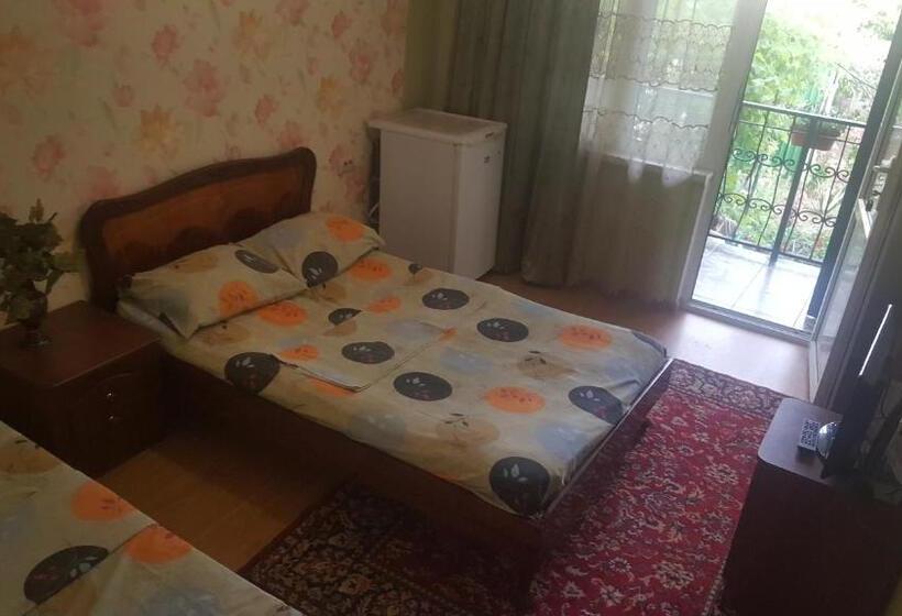 اتاق استاندارد سه نفره, Guest House On Demerjipa