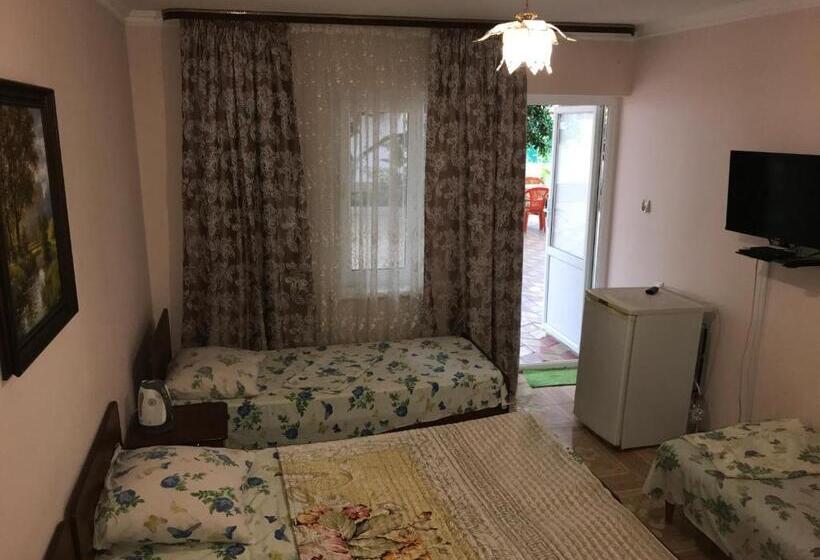 اتاق استاندارد چهار تخته, Guest House On Demerjipa