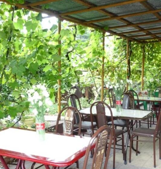 Economy Triple Room, Guest House On Demerjipa