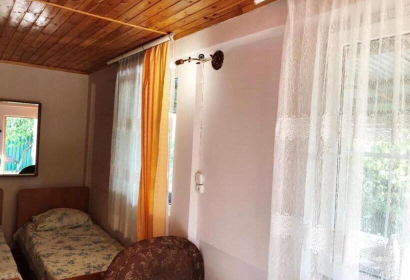 اتاق خانوادگی, Guest House On Demerjipa