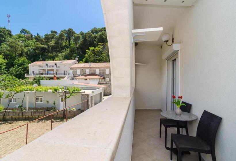 استودیوی استاندارد با چشم‌انداز شهر, Rooms & Apartments Barišić