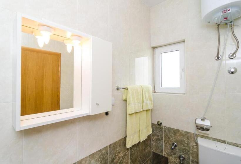 استودیوی استاندارد با چشم‌انداز شهر, Rooms & Apartments Barišić
