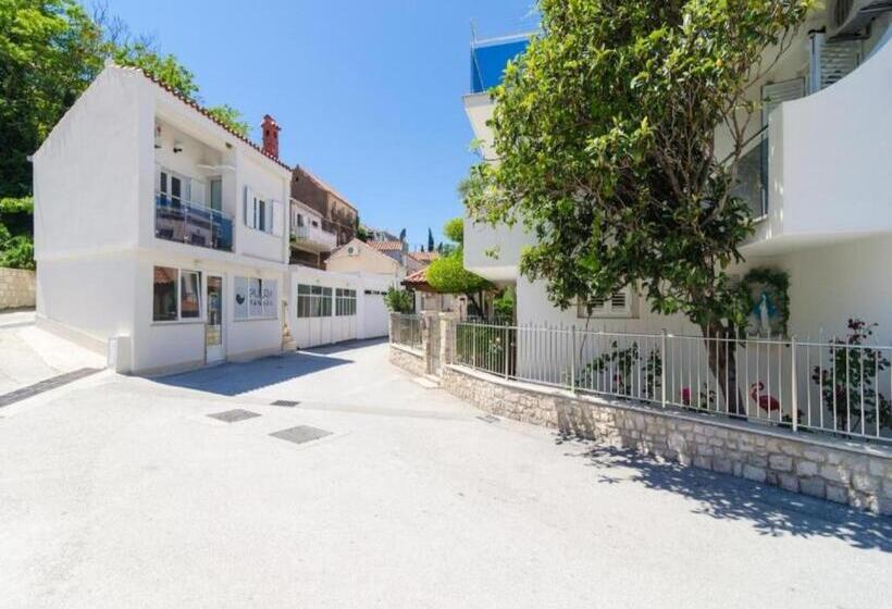 اتاق استاندارد با چشم‌انداز باغ, Rooms & Apartments Barišić