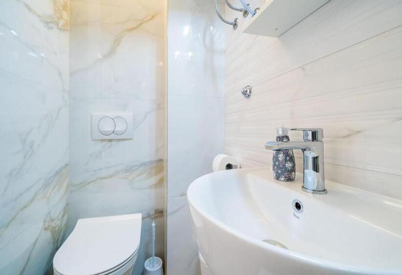 اتاق استاندارد با چشم‌انداز باغ, Rooms & Apartments Barišić
