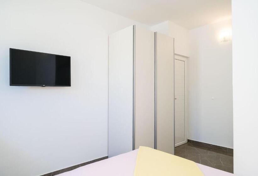 اتاق استاندارد با چشم‌انداز باغ, Rooms & Apartments Barišić