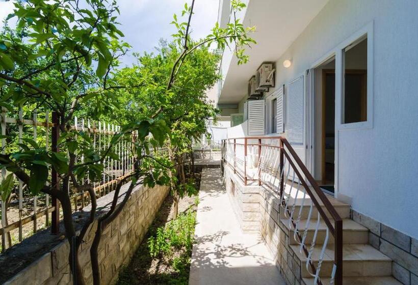 استودیو استاندارد با چشم‌انداز باغ, Rooms & Apartments Barišić
