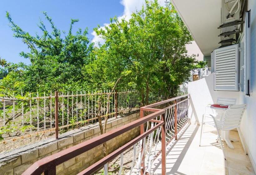 استودیو استاندارد با چشم‌انداز باغ, Rooms & Apartments Barišić