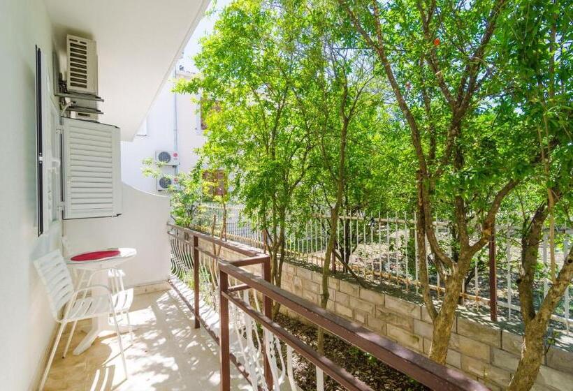 Superior studio with garden view, Rooms & Apartments Barišić