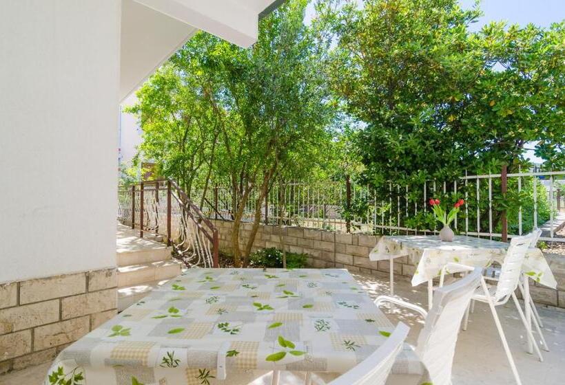 Superior studio with garden view, Rooms & Apartments Barišić