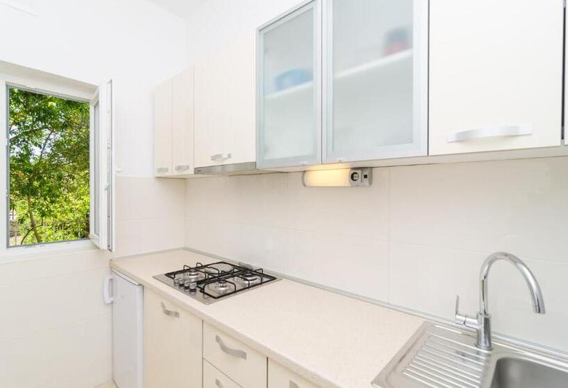 Superior studio with garden view, Rooms & Apartments Barišić