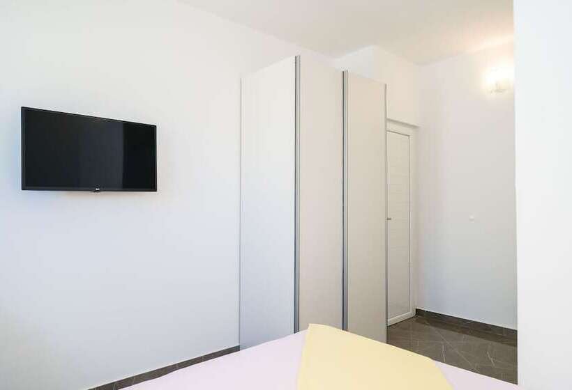 اتاق استاندارد با چشم‌انداز باغ, Rooms & Apartments Barišić