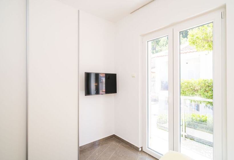 آپارتمان 1 خوابه با چشم‌انداز باغ, Rooms & Apartments Barišić