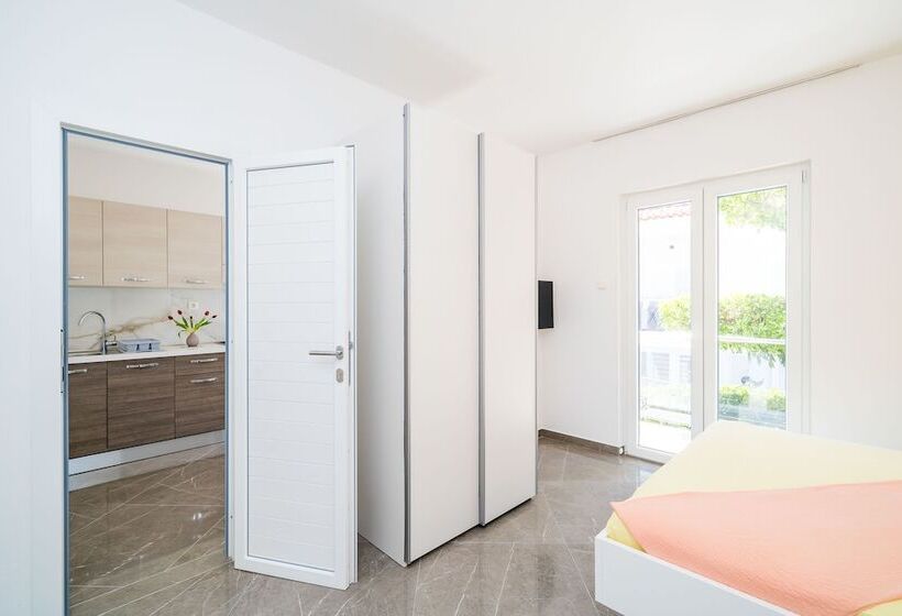 آپارتمان 1 خوابه با چشم‌انداز باغ, Rooms & Apartments Barišić