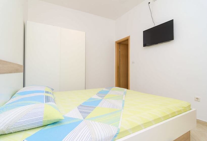 استودیو استاندارد با چشم‌انداز باغ, Rooms & Apartments Barišić
