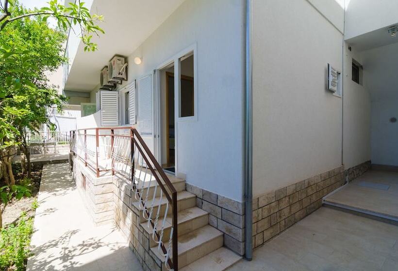 استودیو استاندارد با چشم‌انداز باغ, Rooms & Apartments Barišić