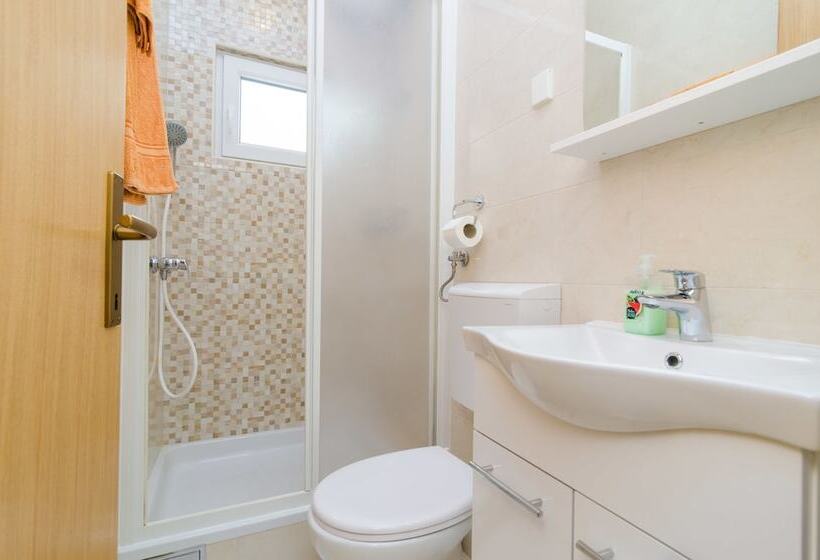 استودیو استاندارد با چشم‌انداز باغ, Rooms & Apartments Barišić