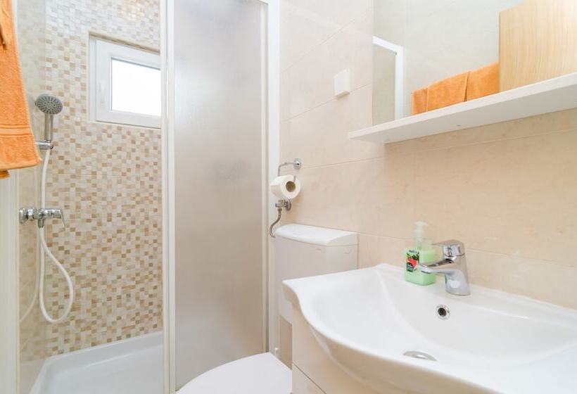 استودیو استاندارد با چشم‌انداز باغ, Rooms & Apartments Barišić