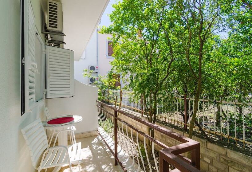 Superior studio with garden view, Rooms & Apartments Barišić