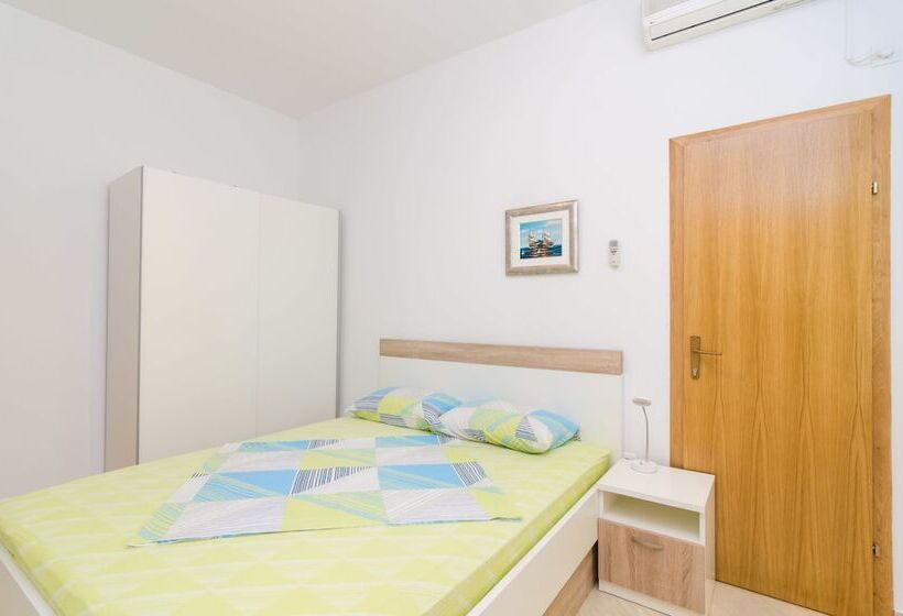 Superior studio with garden view, Rooms & Apartments Barišić