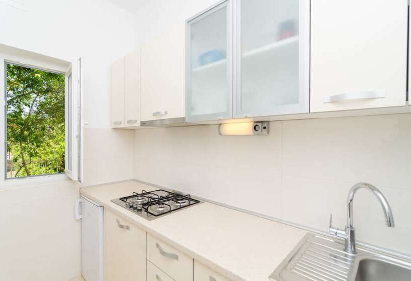 Superior studio with garden view, Rooms & Apartments Barišić