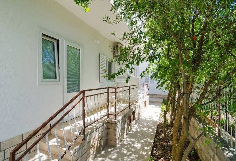 Superior studio with garden view, Rooms & Apartments Barišić