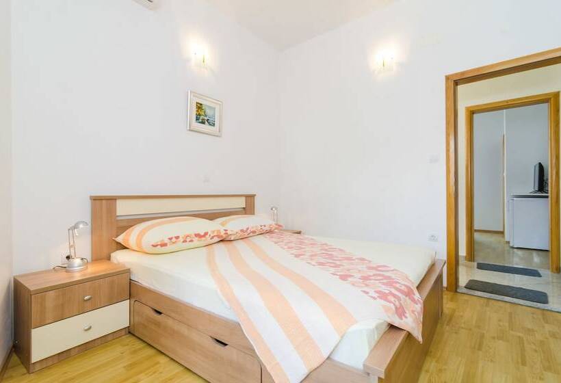 اتاق استاندارد با چشم‌انداز شهر, Rooms & Apartments Barišić