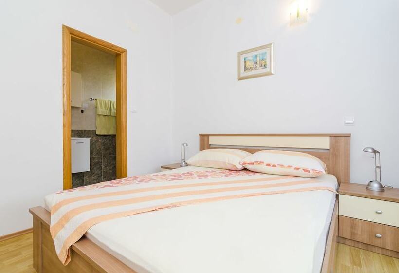 استودیوی استاندارد با چشم‌انداز شهر, Rooms & Apartments Barišić