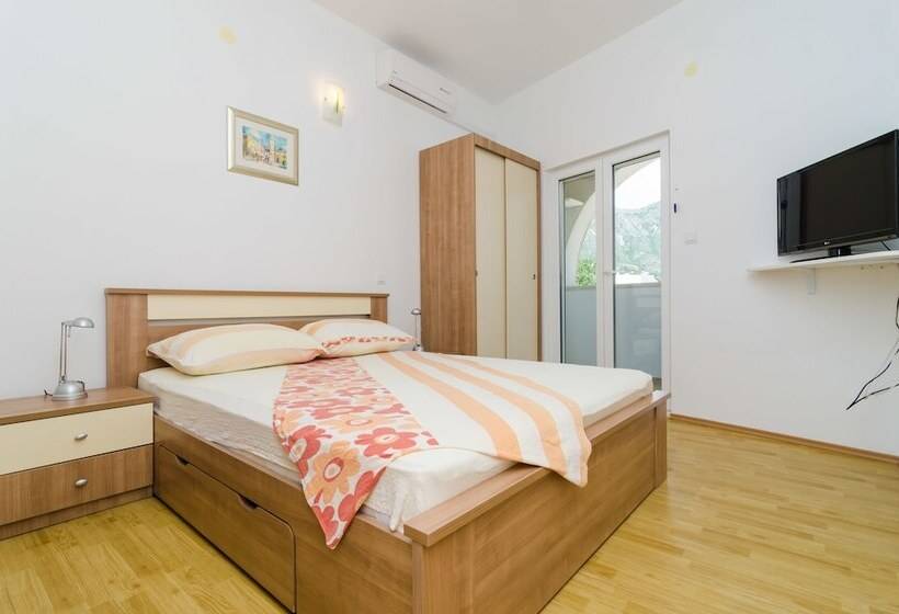استودیوی استاندارد با چشم‌انداز شهر, Rooms & Apartments Barišić