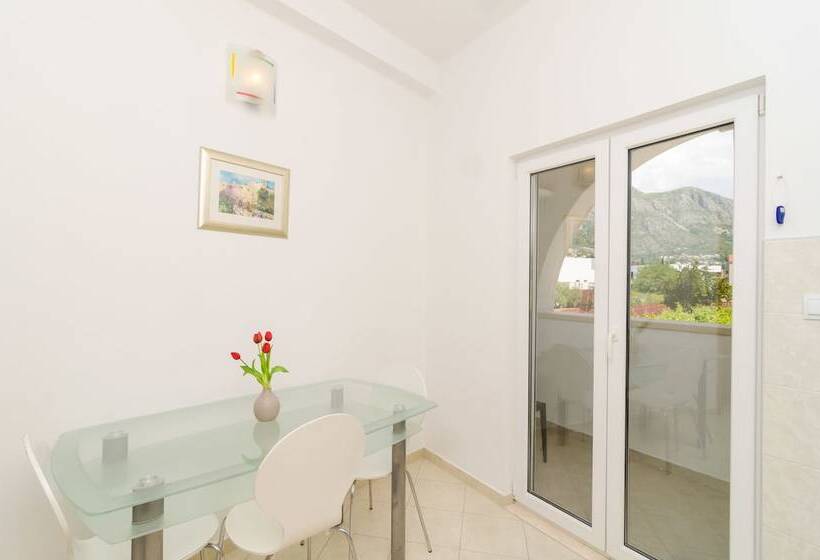استودیوی استاندارد با چشم‌انداز شهر, Rooms & Apartments Barišić