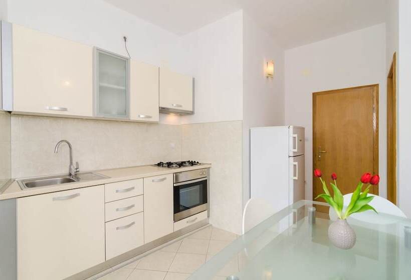 استودیوی استاندارد با چشم‌انداز شهر, Rooms & Apartments Barišić