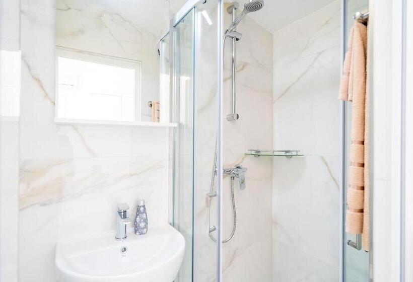 اتاق استاندارد با چشم‌انداز باغ, Rooms & Apartments Barišić