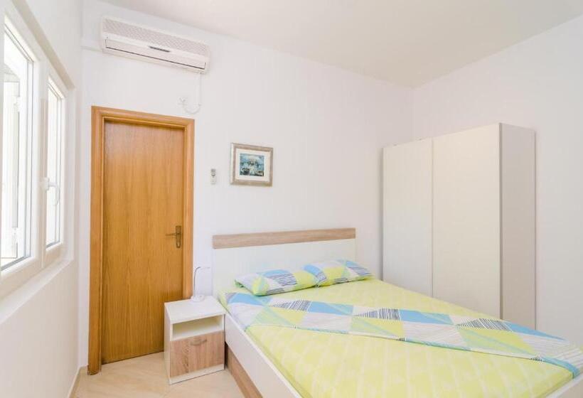 استودیو استاندارد با چشم‌انداز باغ, Rooms & Apartments Barišić