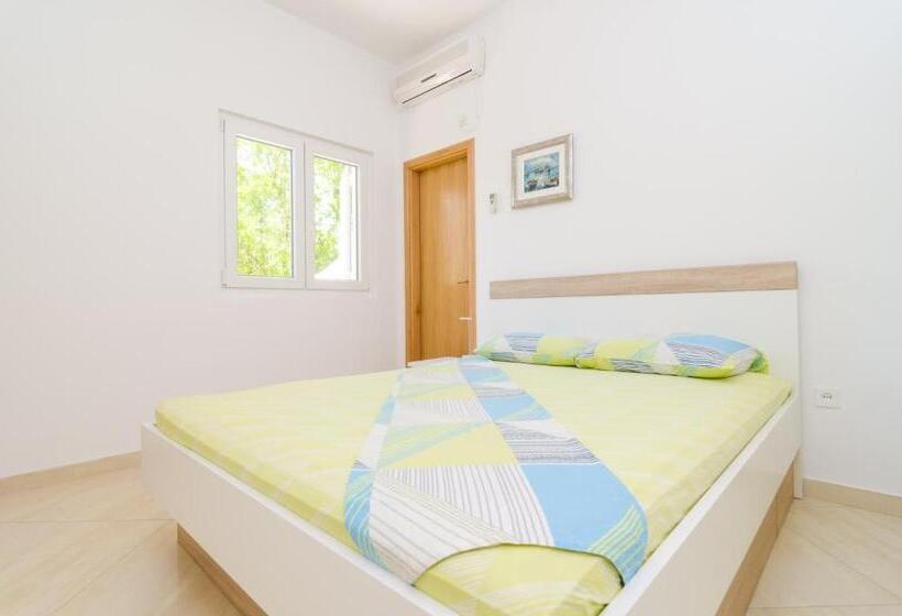 استودیو استاندارد با چشم‌انداز باغ, Rooms & Apartments Barišić