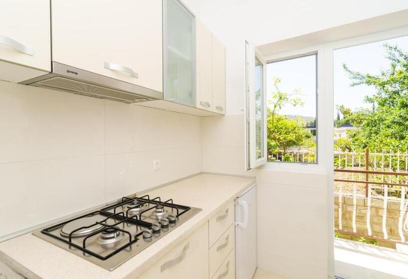 استودیو استاندارد با چشم‌انداز باغ, Rooms & Apartments Barišić