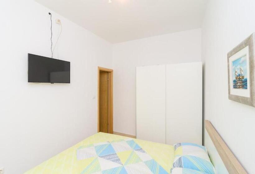 Superior studio with garden view, Rooms & Apartments Barišić