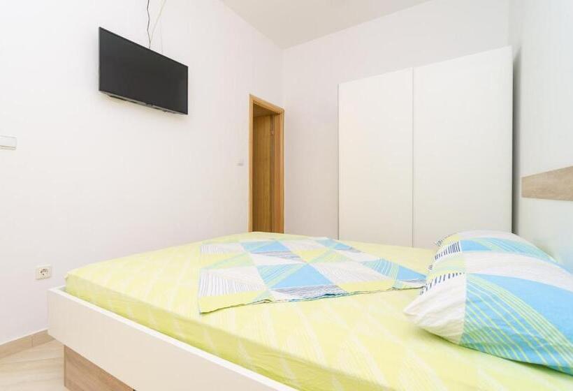Superior studio with garden view, Rooms & Apartments Barišić