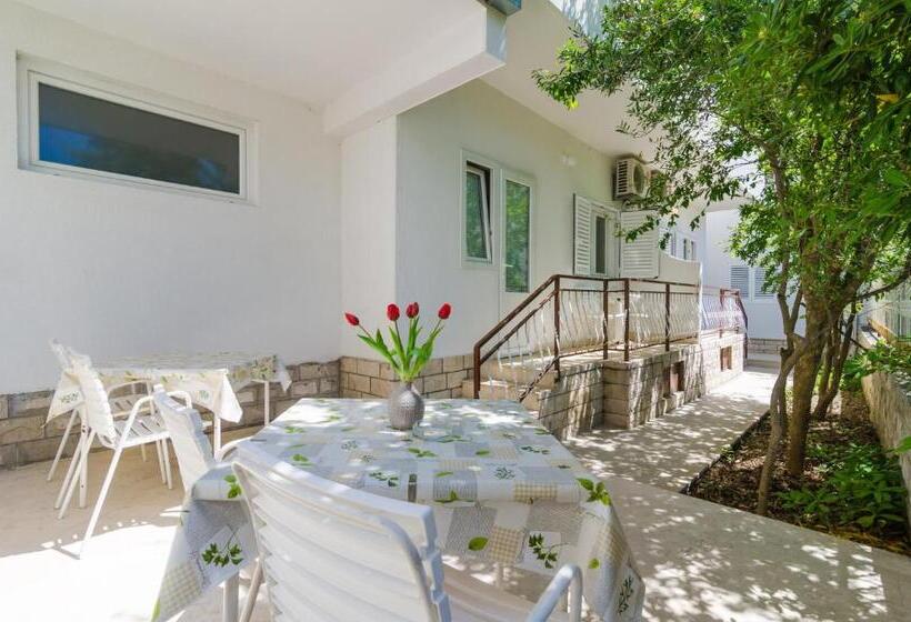 Superior studio with garden view, Rooms & Apartments Barišić