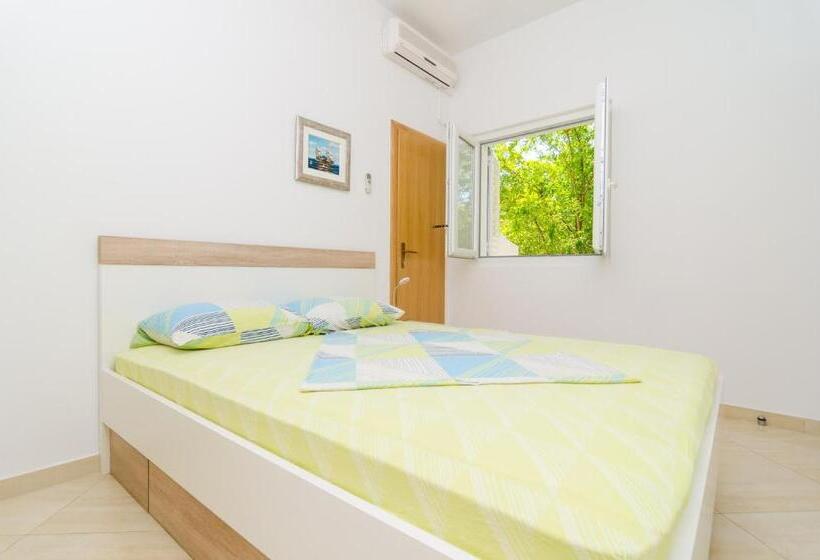 Superior studio with garden view, Rooms & Apartments Barišić