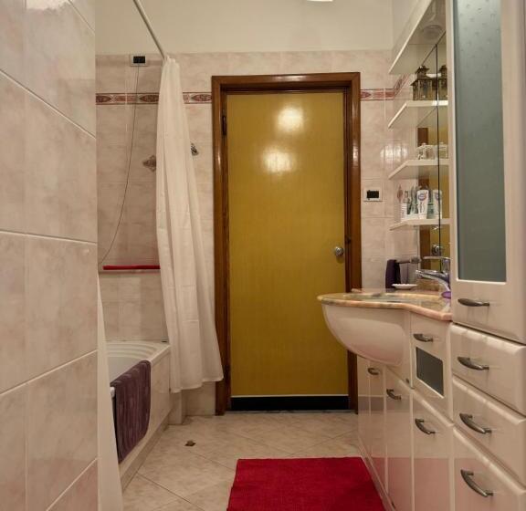 اتاق استاندارد با سرویس بهداشتی مشترک, B&b Frontepista