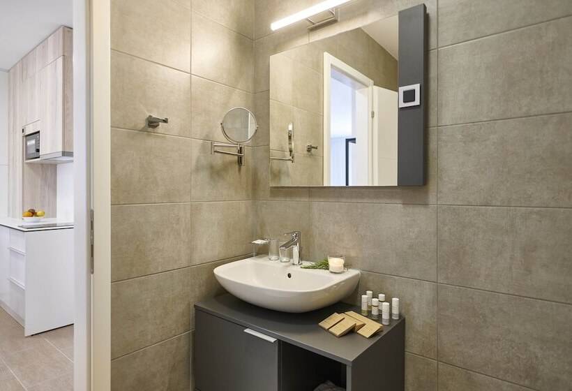 آپارتمان 1 خوابه با بالکن و چشم‌انداز دریا, Arancini Residence