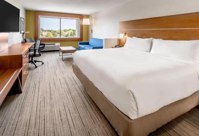 带大床的套房, Holiday Inn Express Milwaukee West Allis By Ihg