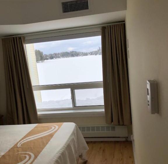Suite with lake view, Muskoka Lakes Hotel And Resorts