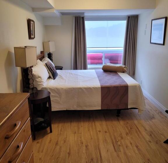 Suite with lake view, Muskoka Lakes Hotel And Resorts